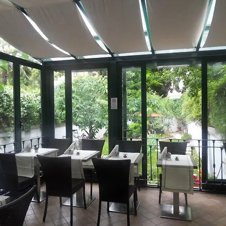 Due Giardini 2* Mediolan